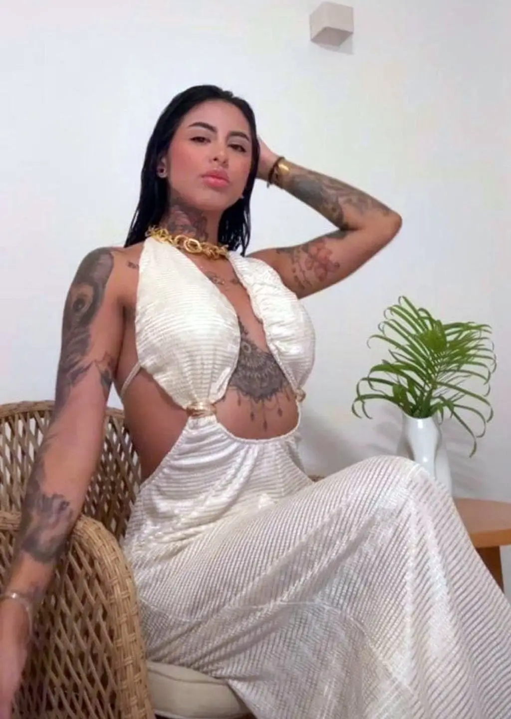 Alejandra-Aruba-Heaven-Escort-Model