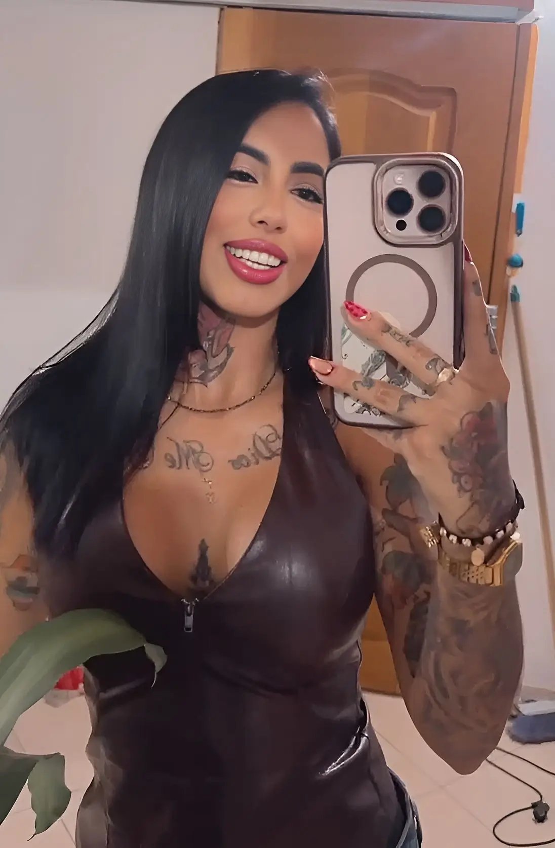 Alejandra-Aruba-Heaven-Escort-Model